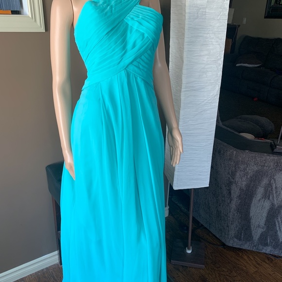 Gown - Picture 2 of 4